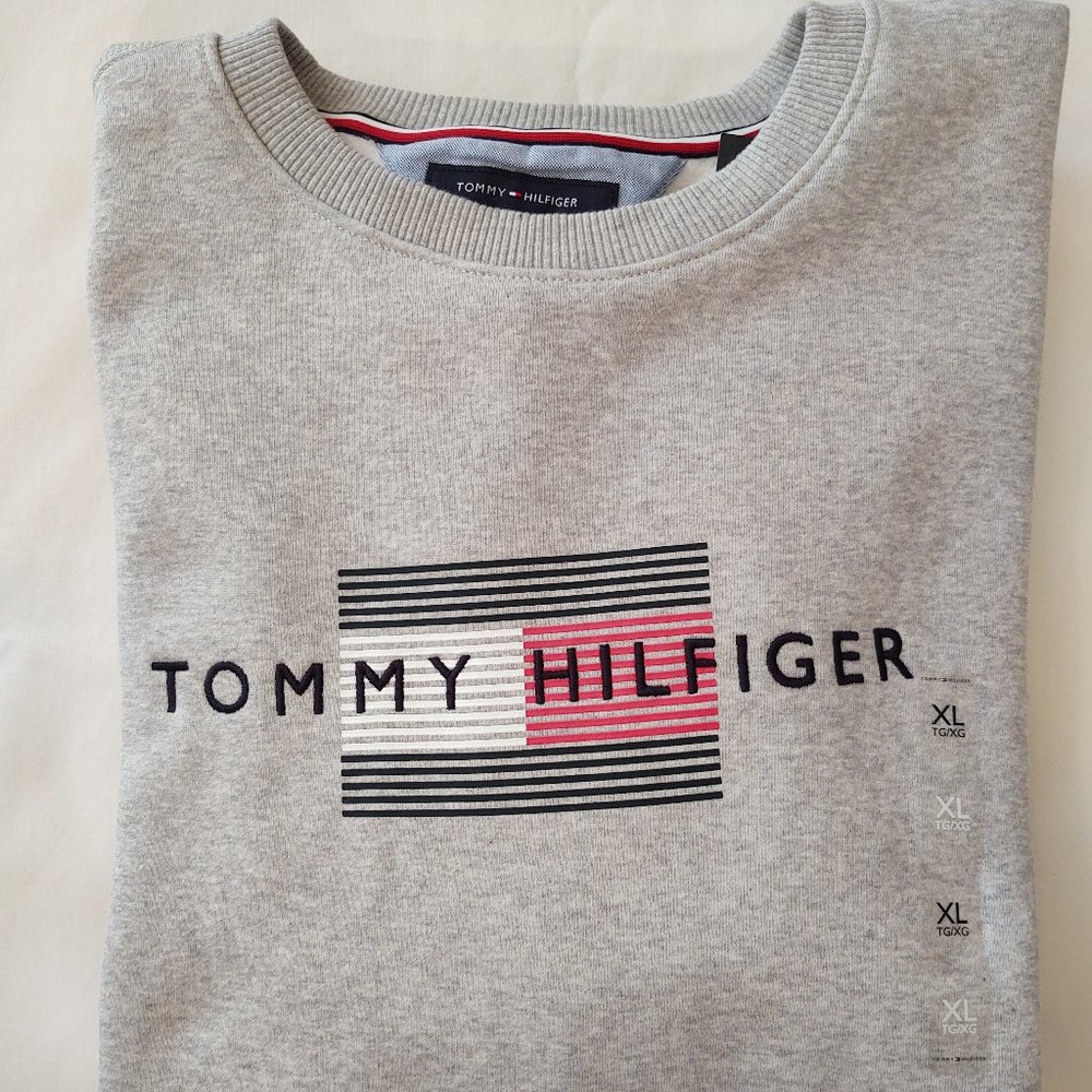 TOMMY HILFIGER MEN'S PULLOVER LONG SLEEVE CREW NECK SWEATSHIRT - SIZE XL